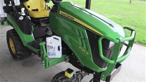 The JD 1025r has an oil capacity of 2.9 quarts of 15w40 or 10w40. The best oil you can use to protect the investment in your tractor is Royal Purple. It consistently outperforms even John Deere oil (which is …