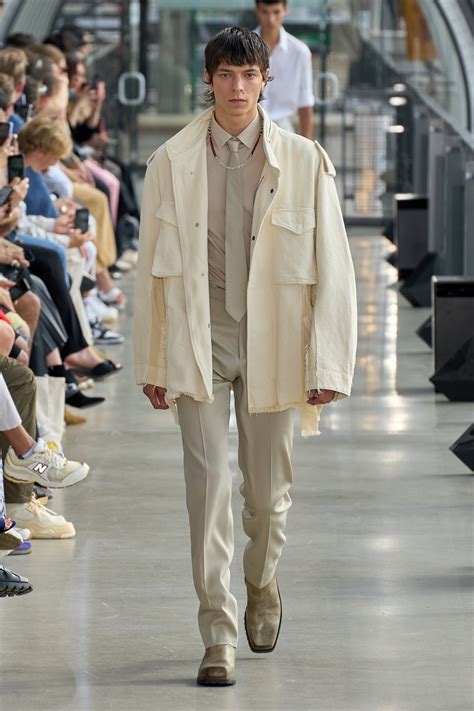 John elliott clothing. John Elliott added a luxe spin to base layers, channeling the chic sporty style of the Maserati factory workers from Modena, Italy for fall 2024. 