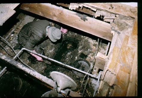 John wayne gacy murder scene. John Wayne Gacy murdered 33 young men and boys between 1972 and 1978, burying most of the victims in the crawl space beneath his home. Gacy confessed to the brutal killings after being arrested... 