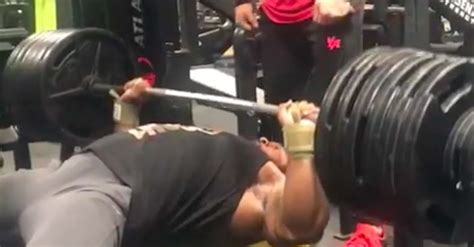 Johnnie Harris Just Pause Benched 625 Pounds For A Double!