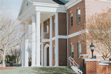 Johnson university tennessee. Each two-person dorm room has internet access, personal temperature controls, movable furniture, and a private bath. The residence halls are each outfitted with two full-sized kitchens and laundry facilities that are available to students during the academic year. Undergraduate dorms include Johnson Hall and Brown Hall. 