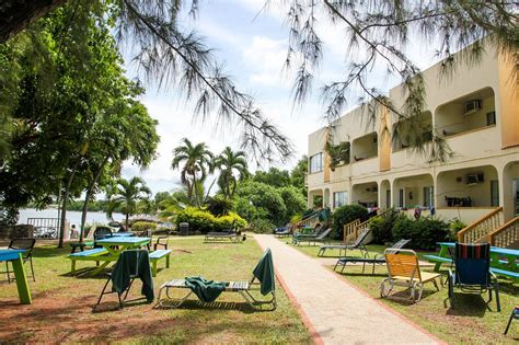 Johnston apartments. ONE BEDROOM APARTMENT. Winter rates (December 16 - April 15) 1 - 2 GUESTS. US$135. 3 GUESTS. US$145. 4 GUESTS. US$155. 5 GUESTS. US$165. ALL RATES … 