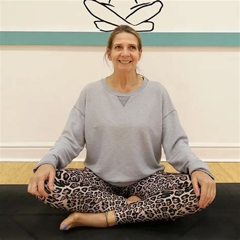 Join the wonderful Nicky Roch tonight... - Tring Yoga Studio