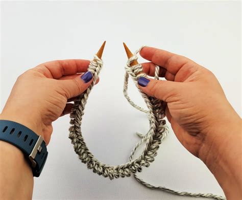Joining in the round in knitting. First, cast on enough stitches to fit around the circular needle circumference. The number of stitches will vary depending on your circular needle. Ensure your gauge (how many stitches per inch) isn’t too tight or loose. Wrap the yarn around the needle, and join in the round. Row 1 – Knit all stitches. 