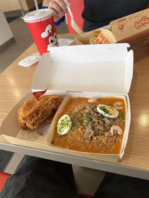 Chickenjoy. The best fried chicken! Crispylicious, Juicylicious! Jollibee's perfectly seasoned fried chicken that's crispy on the outside; tender and juicy on the inside. A La Carte. 1pc Chickenjoy w/ Gravy $2.80. 1pc Chickenjoy w/ Rice & Gravy $3.30. 2pc Chickenjoy w/ Rice & Gravy $5.70. 1pc Chili Chicken w/Rice $3.80.