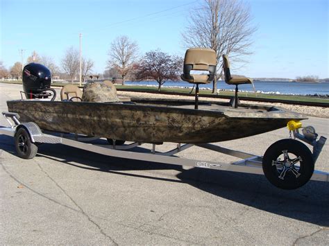 These 14' utility waterfowl-hunting boats and utility fishing boats have an aluminum flat-bottom design so you can easily access shallow water when fishing or hunting ducks or geese from a boat. They deliver rugged strength and ease of transport in a fishing or duck hunting utility boat. Build & Price. Tour the.