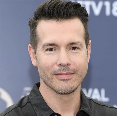 Jon seda. Jon Seda would love if his beloved Chicago P.D. character, Antonio Dawson, could hide in plain sight and "have a pizza in the background" of a scene sometime soon. "It's always with me," Seda, 53 ... 