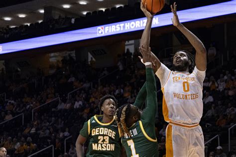 Jonas Aidoo scores 17 points as No. 17 Tennessee ends 3-game skid, beats George Mason 87-66
