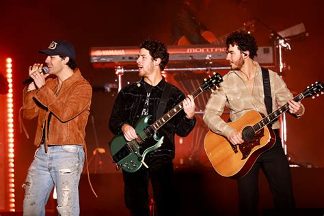 Jonas Brothers to play Wrigley Field this summer