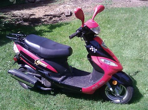 Jonway moped 49cc.  En m&eacute;tal, solide et durable, en alliage de zinc, durabl...