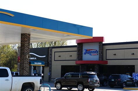 Exxon gas station in 1600 MALCOLM AVE, NEWPOR