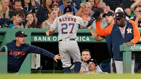 Jose Altuve hits 2-run HR to complete 1st cycle of his career, Astros crush Red Sox 13-5