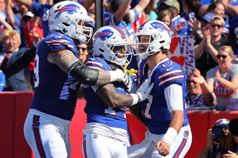 Josh Allen throws 4 TD passes, runs for score, Bills rout division rival Dolphins 48-20