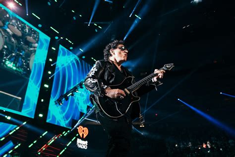 Journey Closes Out iHeartRadio Music Festival With Epic …