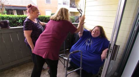 Joyce from My 600-lb Life's weight problems began at a young age when her parents got divorced. By age 20, she was 400lb and she had reached over 750lb when she reached 44 years old.. 