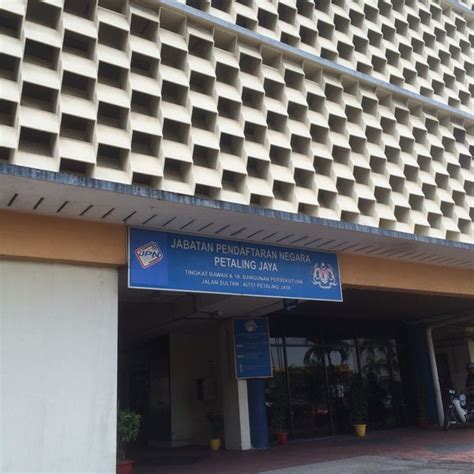 Jpn daerah petaling.  The English version offers selected articles from th...