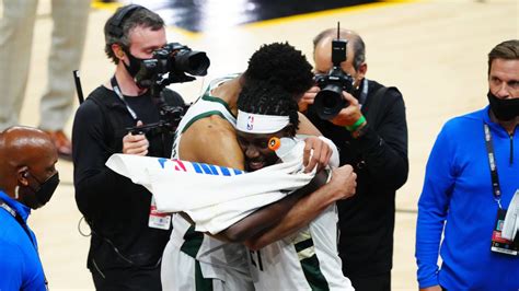 Jrue Holiday, Giannis team up on play that clinches Game 5 Washington