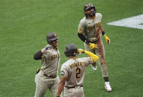 Juan Soto hits 2-run homer, Joe Musgrove wins 8th straight decision as Padres beat Blue Jays 9-1