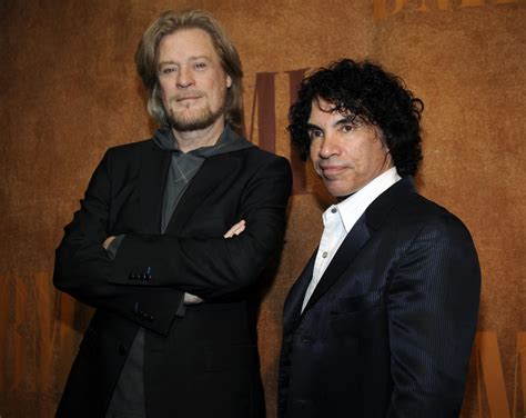 Judge extends pause on John Oates’ sale of stake in business with Daryl Hall as arbitration proceeds