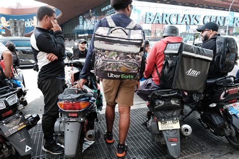 Judge temporarily blocks NYC’s food delivery wage law
