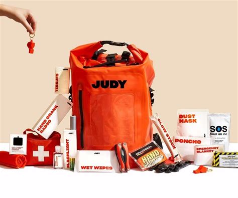 Judy emergency kit. An emergency kit can easily store collapsible ponchos, which won’t take up too much space and will keep you dry if you end up stuck out in the rain after an earthquake. 9. Masks. Since earthquakes can leave behind dust and debris, there are times when you’ll need a mask available during and after one. 