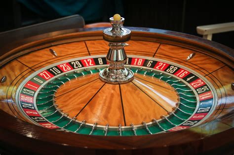 Jugando a la ruleta en un casino en línea.