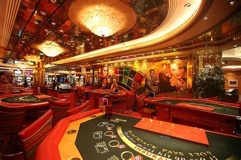 Jugar al casino junto al mar.