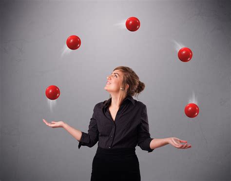 Juggler Definition & Meaning - Merriam-Webster