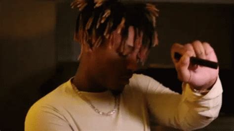 Juice wrld gif pfp. Server dedicated to Juice WRLD, his legacy, his music, new information and unreleased related music too. It's a community where Juice fans can share their passion for the artist and his music, keeping you updated on unreleased music that gets leaked. 