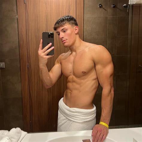 Discovering the Alluring World of Juicy James on OnlyFans