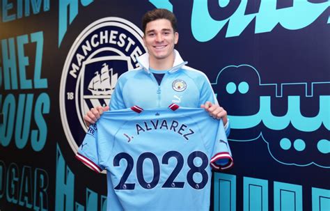 Julian Alvarez signs contract extension at Man City