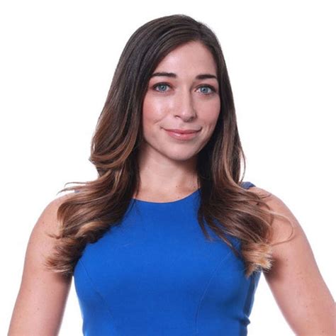 Julianna Tatelbaum is an American journalist currently serving as Television News Anchor at CNBC, a team she joined in September 2018. Julianna is 34 years old. She was born on September 26, 1989, in Boston, United States. She celebrates her birthday on September 26 every year and her birth sign is Virgo..