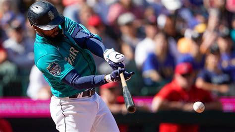 Julio Rodríguez scores the game-winning run after being walked as Mariners beat Angels 3-2