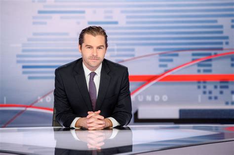 Noticias Telemundo ' s weekday broadcasts are cur