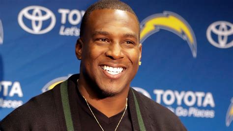 Julius Peppers and Antonio Gates headline 15-player finalists for Pro Football Hall of Fame