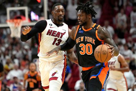 Julius Randle disappears, Knicks outworked and now on brink of elimination as Heat takes Game 4