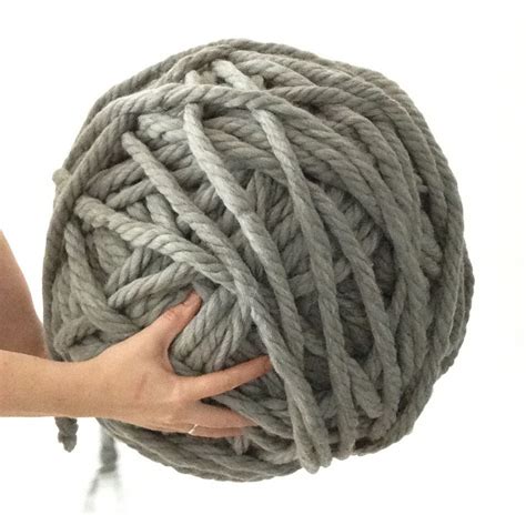 Just like Super Saver, Super Saver Jumbo has no-dye-lot solids. Super Saver Jumbo is ideal for sweaters, afghans, and other projects requiring large quantities of yarn. This product holds the OEKO-TEX Standard 100 certification. Weight: Medium (4) Contents: 100% acrylic. Skein Weight: 14 oz. / 396 g. Yardage: 744 yd. / 681m.
