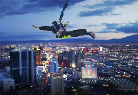 Feel the excitement as you jump from 250 meters up in the air off the Stratosphere Tower in Las Vegas! Head to the top of the tallest observation tower in the US and enjoy the panoramic view of Las Vegas below. At more than 250 meters up in the air, you will jump out over the Strip.
