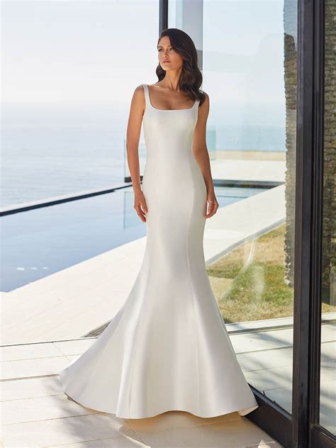 June bridal. Select Luxury Wedding Dresses to mirror your unique sense of innovative fashion. You’ll be proud of your glamorous look. 