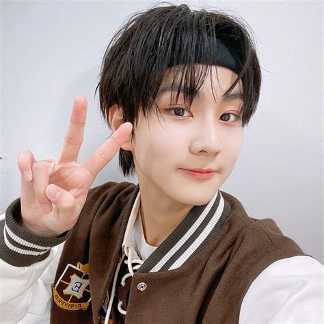 Jungwon icons. Jungwon. Gallery. Fancams. Facts. This page is an image gallery for Jungwon. Please add to the contents of this page, but only images that pertain to the article. Promotional. Photoshoots. EN-Roll. 