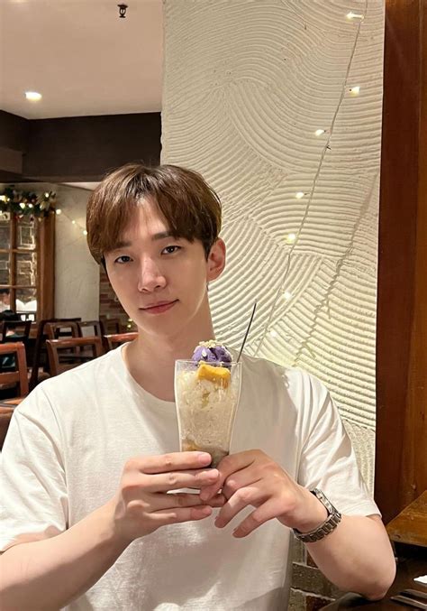 Junho 2pm biography definition and example