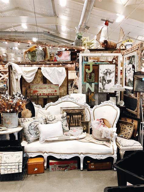 We will be at the brand new venue, The Expo at World Market Center Las Vegas with over 70K sq. ft. of the freshest JuNk around! Join us March 25 & 26 for a weekend full of shopping, friends and fun at one of the top markets in the country! It's a round up of curated vendors selling their best goods, plus no party is complete without cocktails .... 