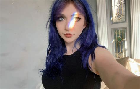 minx (@JustaMinx) is a popular Twitch streamer and content
