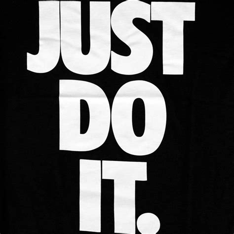 Justdoeit. Nike el origen del eslogan «Just Do It». El eslogan «Just Do It» fue creado en 1988 por el publicista Dan Wieden de la agencia de publicidad Wieden+Kennedy. En ese momento, Nike estaba buscando una nueva estrategia de marketing para atraer a una audiencia más amplia y capturar el espíritu de la marca. Wieden, inspirado por las … 