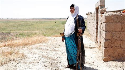 Köy sakinleri, karşısındakine karşı hiç çekinmeden herşeyi söylemektedirler.