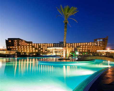Kıbrıs ta otel maaşları