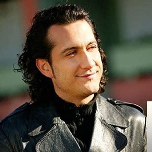 Kıraç Oysa Bir Umuttu Mp3 İndir, Oysa Bir Umuttu Müzik İndir Dinle. 