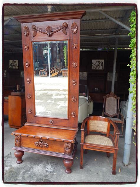 Kaca rias antik - Universitas Indonesia Library - muktibox.com