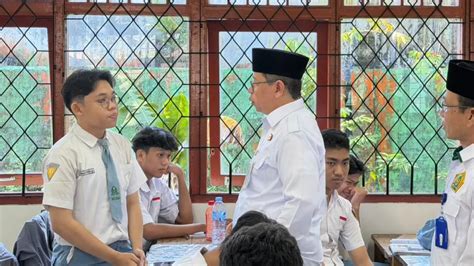 Kanwil Kemenag Kalsel - XII IPA Juara Bertahan Kebersihan Kelas - raincitystudios.com