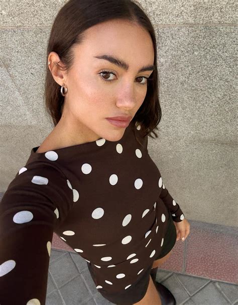 Kaus asimetris bordir - Anak-anak | MANGO Indonesia - muktibox.com